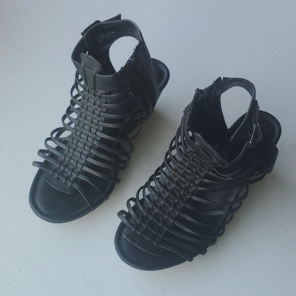 Size 9W mini wedges
